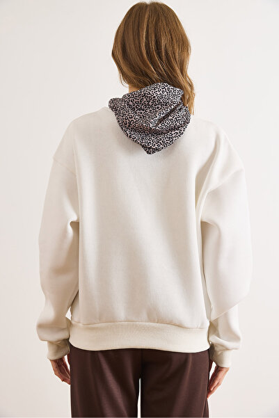 Olalook Γυναικείο λευκό φούτερ με λεπτομέρεια σε ριγέ σχέδιο SWT-19000762