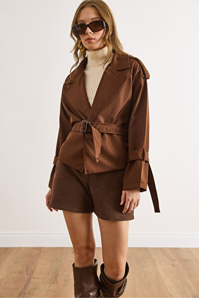 Olalook Kadın Kahverengi Astarlı Kuşaklı Kısa Bondit Trençkot TRC-00000014