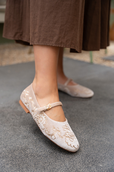 LAMİNTA Semi Beige Velvet Women's Ballerinas with Embroidery Detail