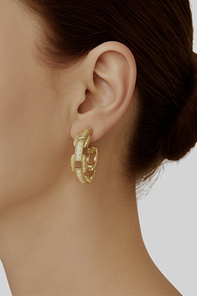 Vitastyle أقراط نسائية من الفولاذ بتصميم سلسلة مرصعة بأحجار الزركون الذهبية اللون