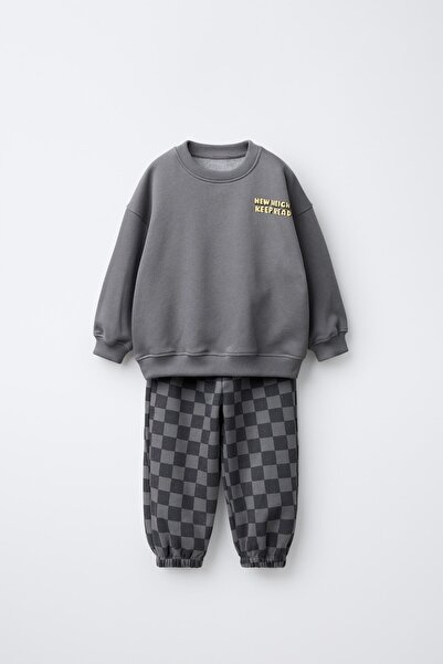 Magu Erkek Çocuk Pamuklu Füme Checkered Desenli Eşofman Takımı - New Heights Yazı Detaylı