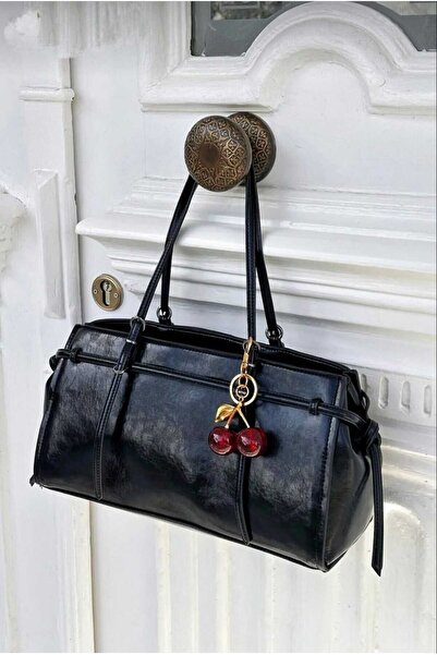 COLORSHERE Luxury Kırmızı Kiraz Charm – Altın Detaylı Zarif Çanta ve Anahtarl...