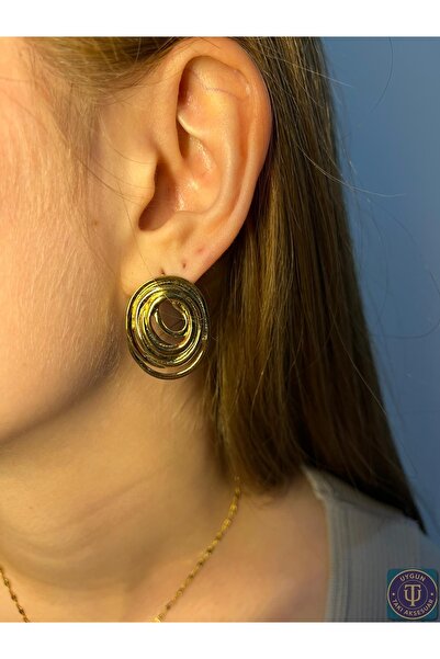 uyguntakıaksesuar Gold Spiral Form Küpe – Modern ve Şık Tasarım