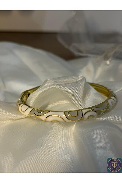 uyguntakıaksesuar سوار ذهبي مطلي بالمينا ذو لون كريمي – تصميم أنيق وراقٍ