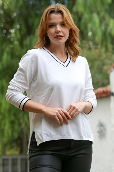 Chiccy White V-Neck Long-Sleeved Slim Slit Knitwear Sweater 65 60