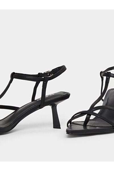 Raid By Styli Layne Pointed Toe T-Bar Strap Sandals