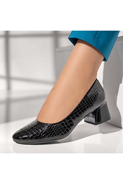 Modlet.ro Women's glossy black low-heeled shoes with print MOD12132