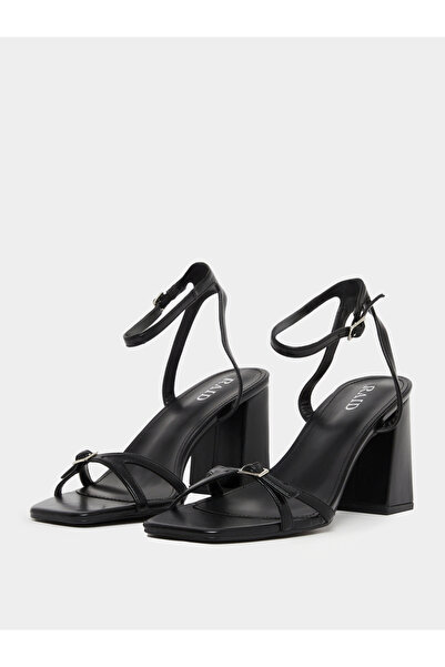 Raid By Styli Ilaa Block Heel Sandals with Buckle Detail
