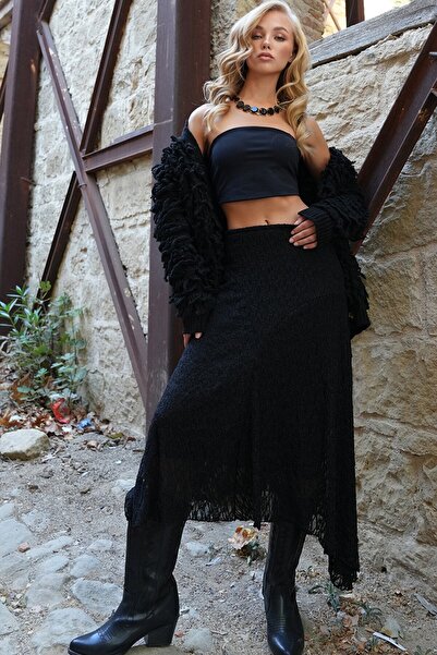 VAGGON Women's Black Asymmetrical Cut Lined Lace Skirt Prmx14521