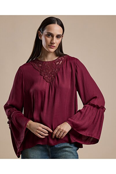 R&B Laced Top with Crew Neck and Flounce Sleeves