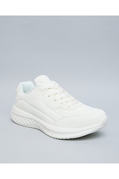 R&B حذاء رياضي رجالي عاجي اللون برباط