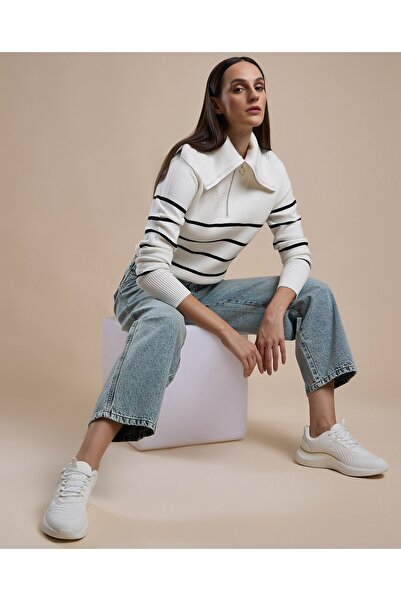 R&B Washed Balloon Fit Jeans with Button Closure