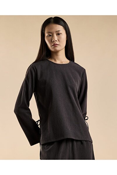 R&B Ribbed Top with Crew Neck and Long Sleeves