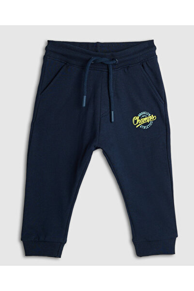 R&B بنطال رياضي بتفاصيل مطبوعة مع خصر برباط