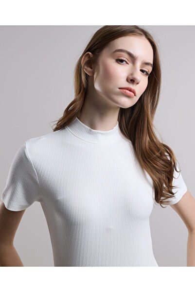 R&B Ribbed Top with High Neck and Short Sleeves