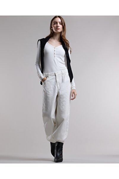 R&B Ribbed Top with V-Neck and Long Sleeves