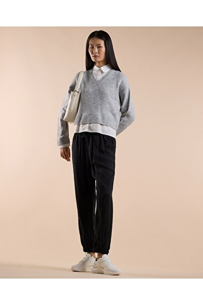 R&B Solid Sweater with V-Neck and Long Sleeves