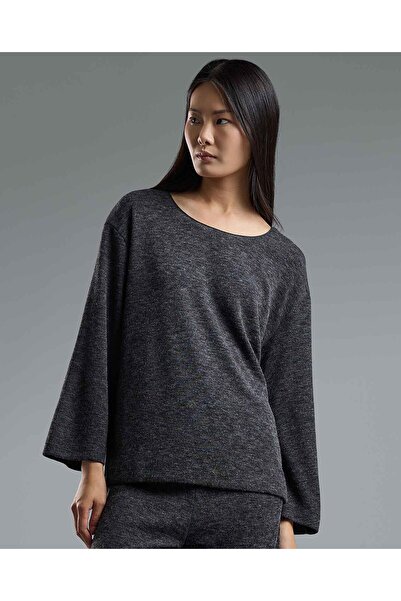 R&B Textured Knit Top with Round Neck and Long Sleeves