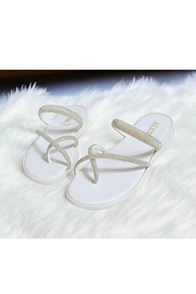 1way Open shoes with an elegant design and a luxurious touch