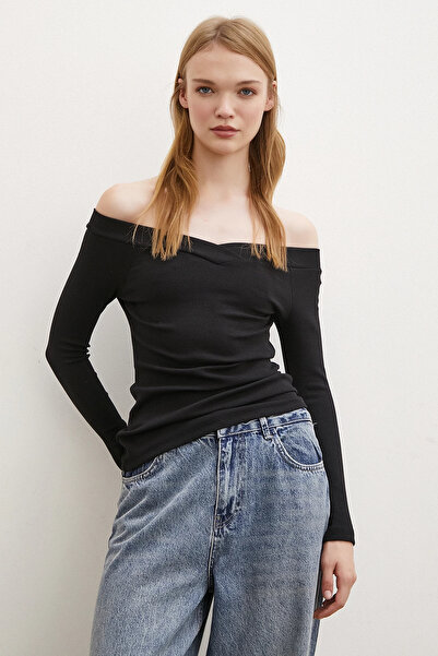 TRENDQUEL Μπλούζα με λαιμόκοψη καγιάκ μαύρη