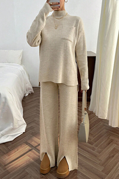 H&E LUXURY DESIGN Γυναικείο Μπεζ Πλεκτό Σετ Δύο Τεμάχια – Ψηλός Γιακάς, Φαρδύ Πόδι με Σχισμή