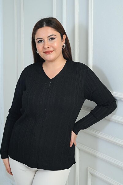 By Saygı بلوزة نسائية بياقة على شكل حرف V مع شريط أمامي مطبوع بالأحجار، مقاس كبير، من خيوط تريكو باردة