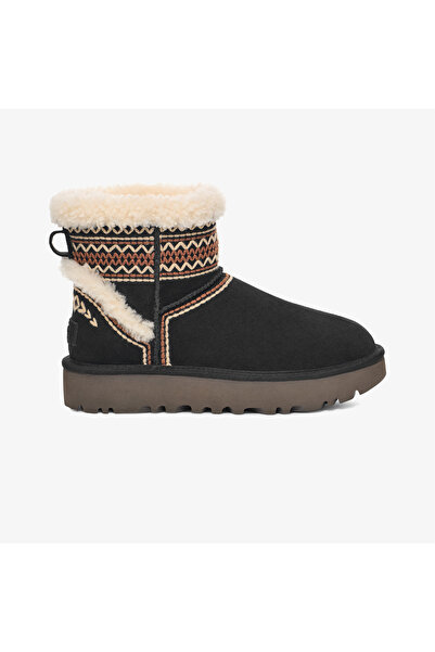 UGG حذاء بوت أسود مريح للنساء مع نعل سميك وتفاصيل من الفرو