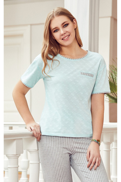 stylisha بجامة ناعمة بلون البيبي بلو مع بنطال طويل مخطط لطلة جذابة