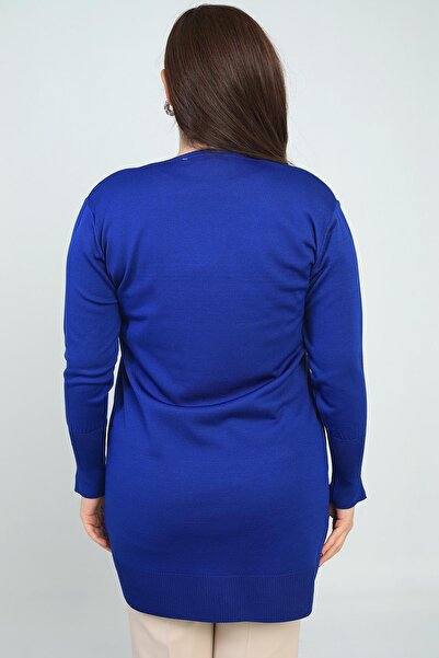 By Saygı Γυναικεία ζακέτα με κουμπιά στα μανίκια με λεπτομέρεια από πέτρα με στάμπα με γράμματα από κρύο νήμα σε μεγάλο μέγεθος