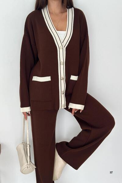 lovebox Σετ Πλεκτά Είδη Δύο Τεμάχια - Ζακέτα με λαιμόκοψη σε σχήμα V και μεταλλικό κουμπί και Σετ παντελόνι με λεπτομέρεια κομψού σχεδιασμού 002