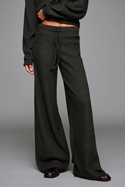 Bershka Geniş paça fitilli yumuşak pantolon