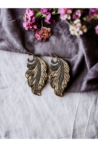 FAYRA ACCESSORIES Crystal Stone Leaf Figured Earrings