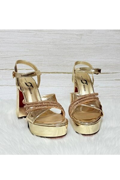 1way حذاء بكعب عريض فاخر