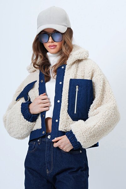 VAGGON Kadın Ekru Denim Cepli Düğmeli Peluş Dokulu Kısa Bomber Ceket Vs01340