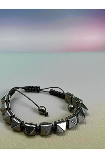 The Magıc of Healıng Hematite Natural Stone Pyramid Macrame