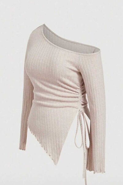 soBasic Блузка з низькими плечима, асиметричним кроєм, м'якою фактурою та деталями у вигляді швів