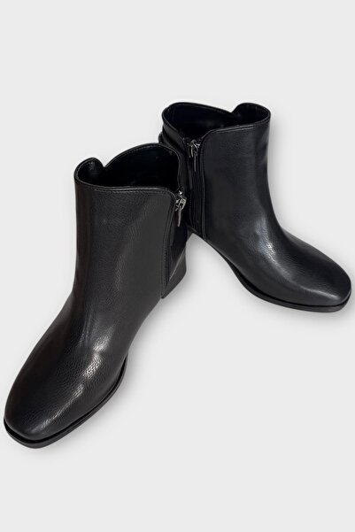 Liger Kadın Taş Zincir Detaylı Topuklu Kadın Bot SİYAH - GÜMÜŞ