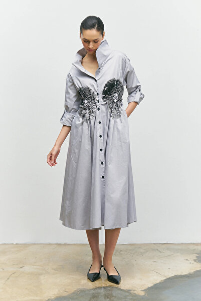 BİZE Önü Büzgülü Desenli Büyük Yaka Elbise - Gümüş Gri