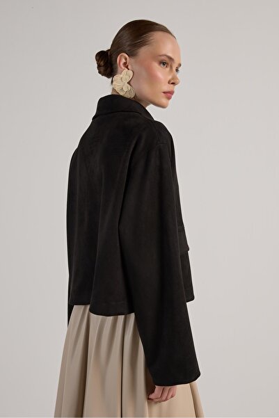 minaaise Дамско черно късо яке от велур 30042