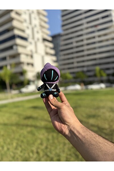 SLECrochet El Yapımı Valorant Omen Amigurumi Oyuncak – Karakter Figür – Valorant Oyuncularına Özel Hediye