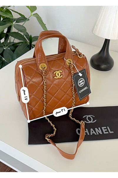 Generic Shoulder bag with accessories