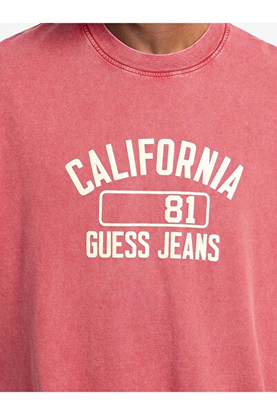 Guess T-Shirt with a Pattern on the Front