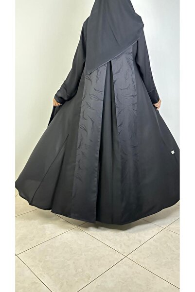 REİNA عباية كريب إنترنت مزينة بقماش جاكار مع كسر في الظهر اسود مع طرحة