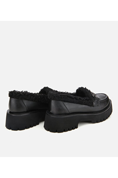 Hotiç Kadın Siyah Kürklü Tokalı Kalın Tabanlı Günlük Loafer
