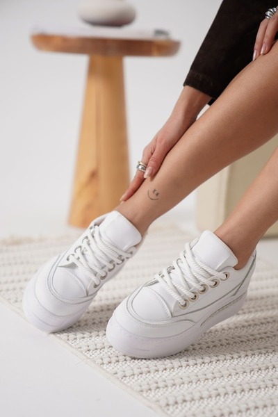 TRENDELLA Alice White Women's Hidden Heel Sneaker