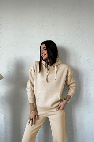 YAKAMEL ŽENSKI TRENERKOV SET SA TRI NITI SHA Čupkani materijal