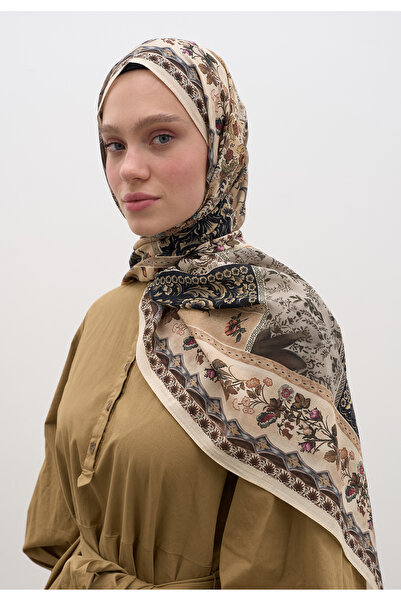 Fresh Wild and Pure Pattern Shawl Beige