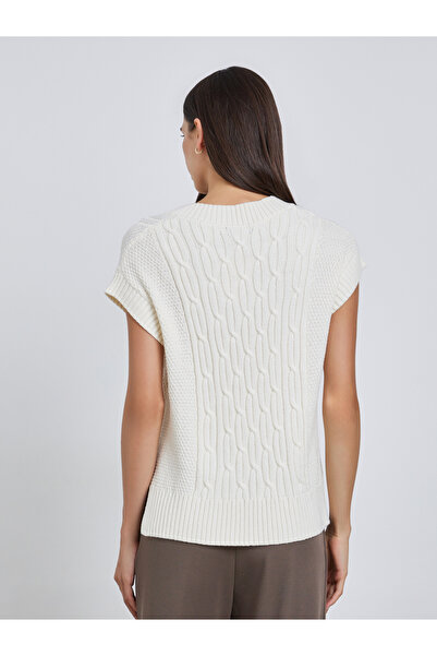 Styli White Cable Knit Sleeveless Sweater