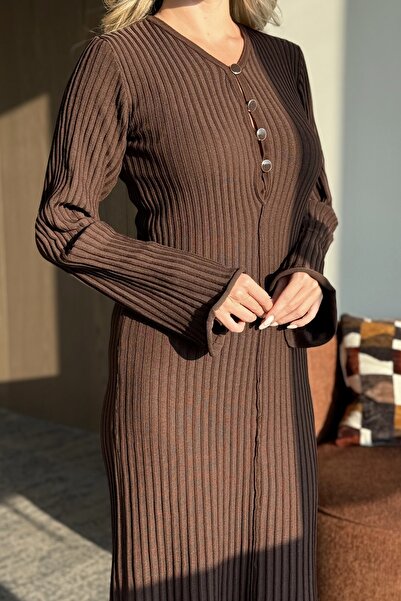Laluvia Hnědé dlouhé šaty s knoflíkovým detailem - 1725