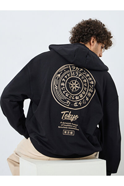 Styli Men Black Tokyo Print Oversized Fleece Hoodie